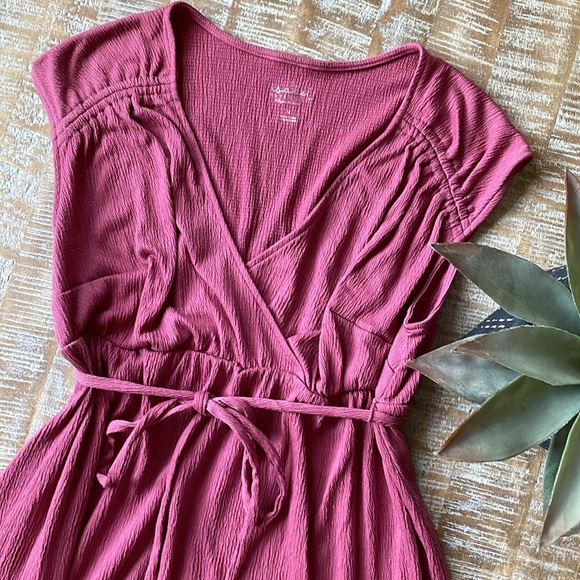 Isabel Maternity by Ingrid & Isabel Dresses & Skirts - 🎉HP🎉 Maternity Midi Dress NWOT